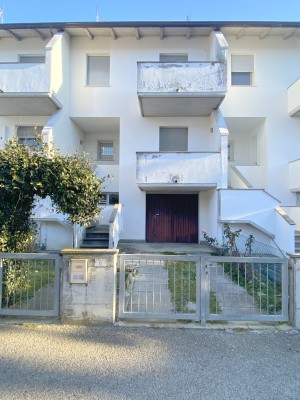 Villetta a schiera di ampia metratura con garage e giardino